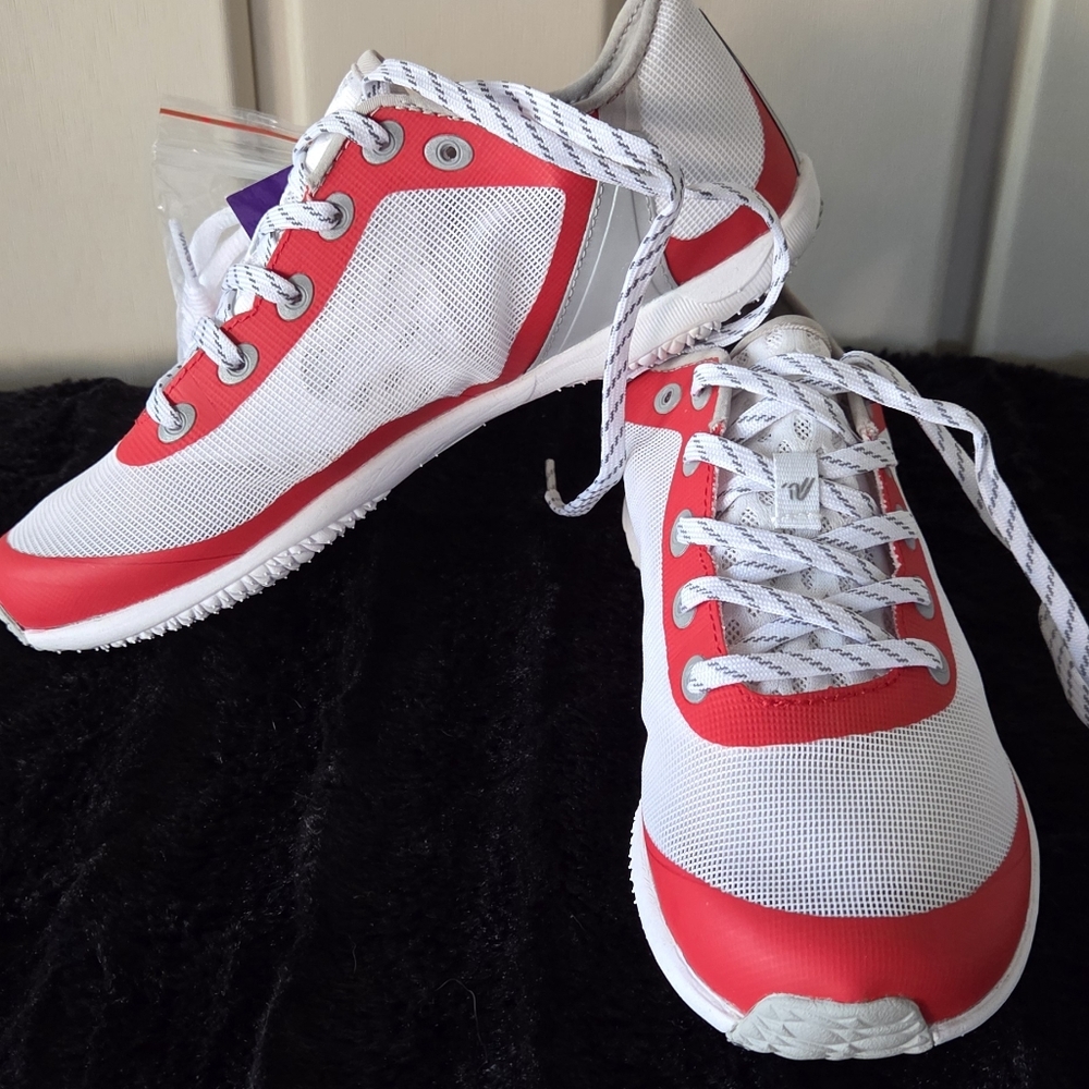 Varsity Ascend Cheer Shoes Size 7 NWT